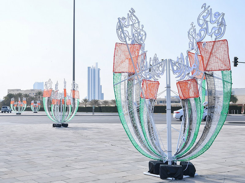 أبوظبي تتزين بـ32 ألف علم لاستقبال اليوم الوطني الإماراتي الـ48